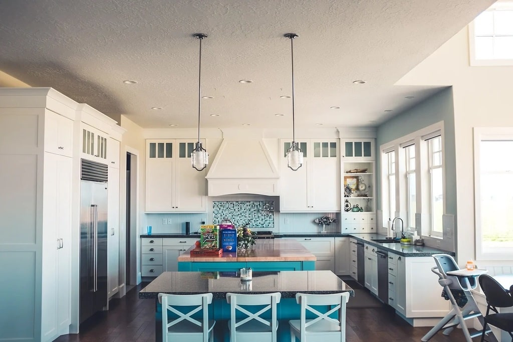 Transformez votre cuisine en un espace culinaire élégant avec ces astuces de décoration.